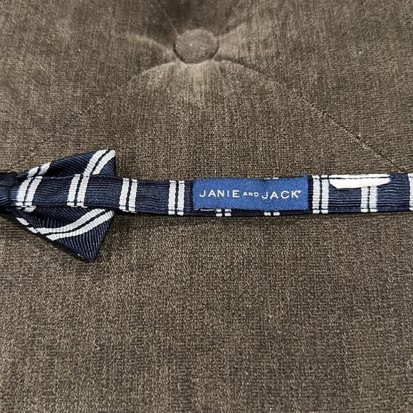 Janie & jack Velcro bow tie - Picture 4 of 5